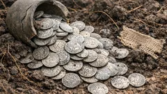 Otkriveno blago u šumi: 273 srebrne kovanice iz 11. stoljeća na samo 35 cm dubine